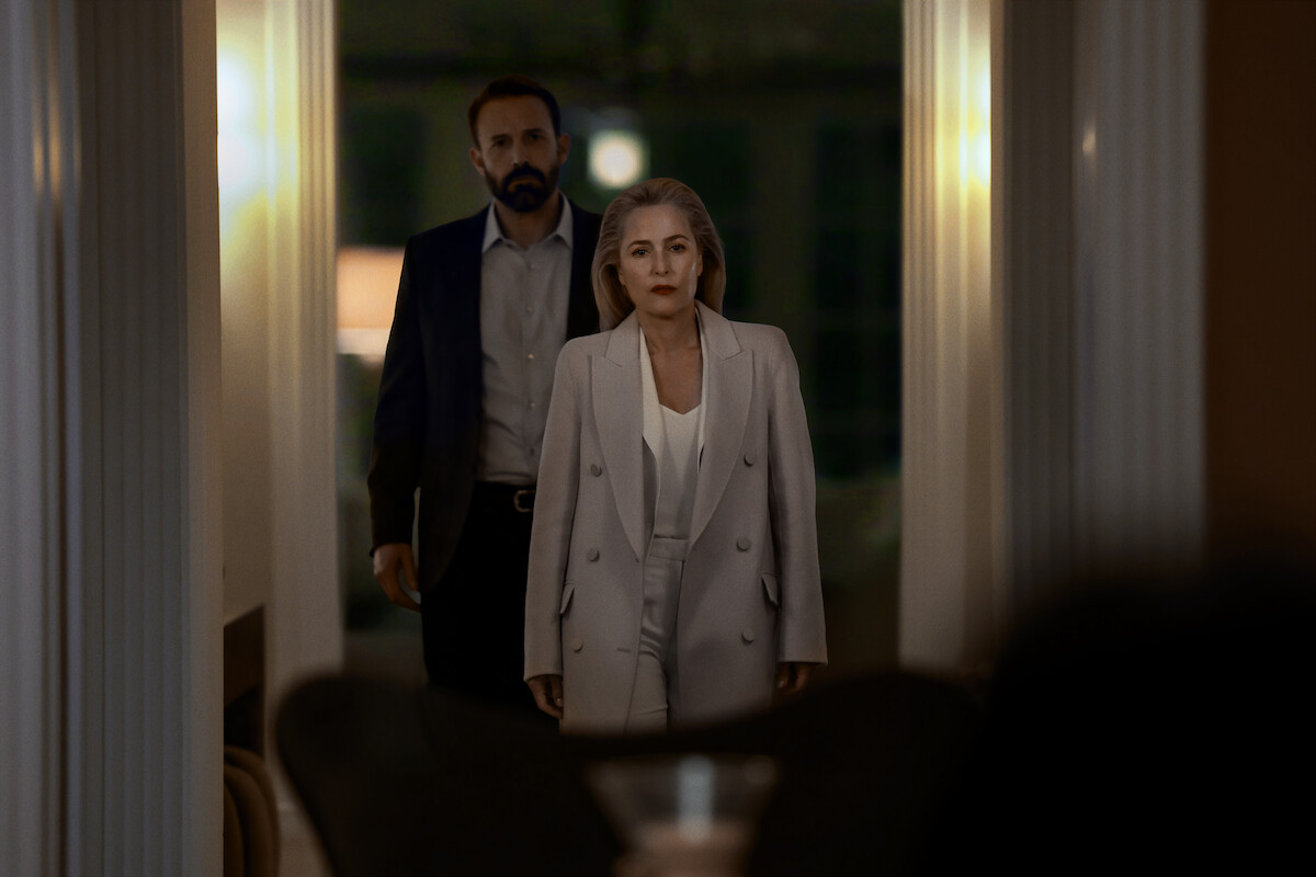 Animals on Netflix: Cast, Story and Why the Thriller Is Trending 3 Ben Affleck and Kerry Washington stand in a hallway in Animals